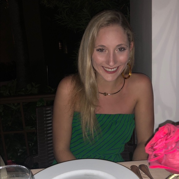 Meet your Posher, Caroline - Picture 1 of 4